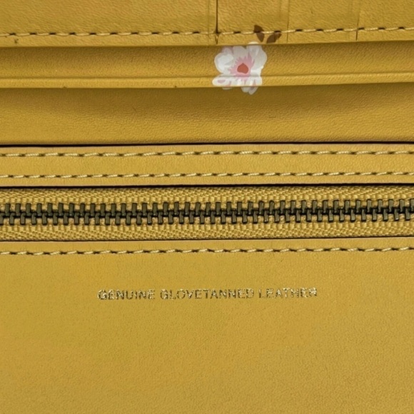 Coach Sunflower Glovetanned Leather Wallet Hay Color Floral Glitter Bow Yellow - Picture 4 of 4